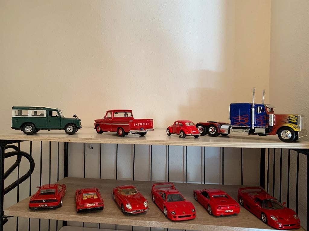 verzameling model autos 1 op24, Auto, Groter dan 1:32, Zo goed als nieuw, Ophalen