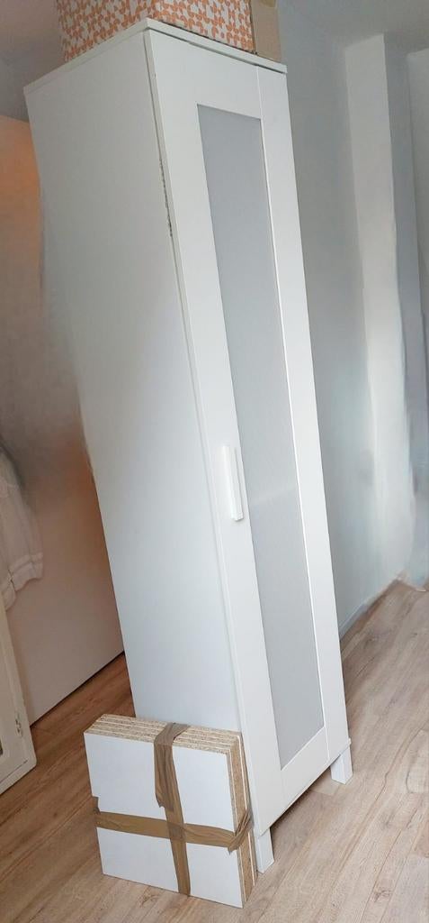 Witte hoge kast ikea met plankjes, Ophalen