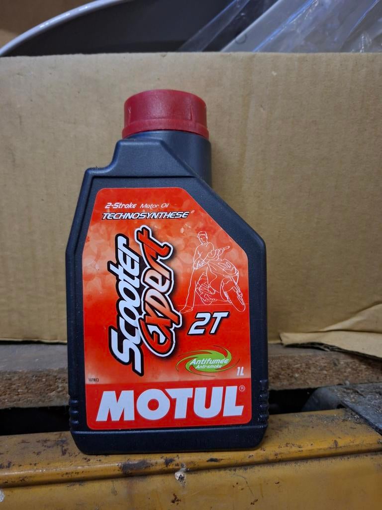 Motul Scooter Expert 2T motorolie 1L, Fietsen en Brommers, Ophalen of Verzenden