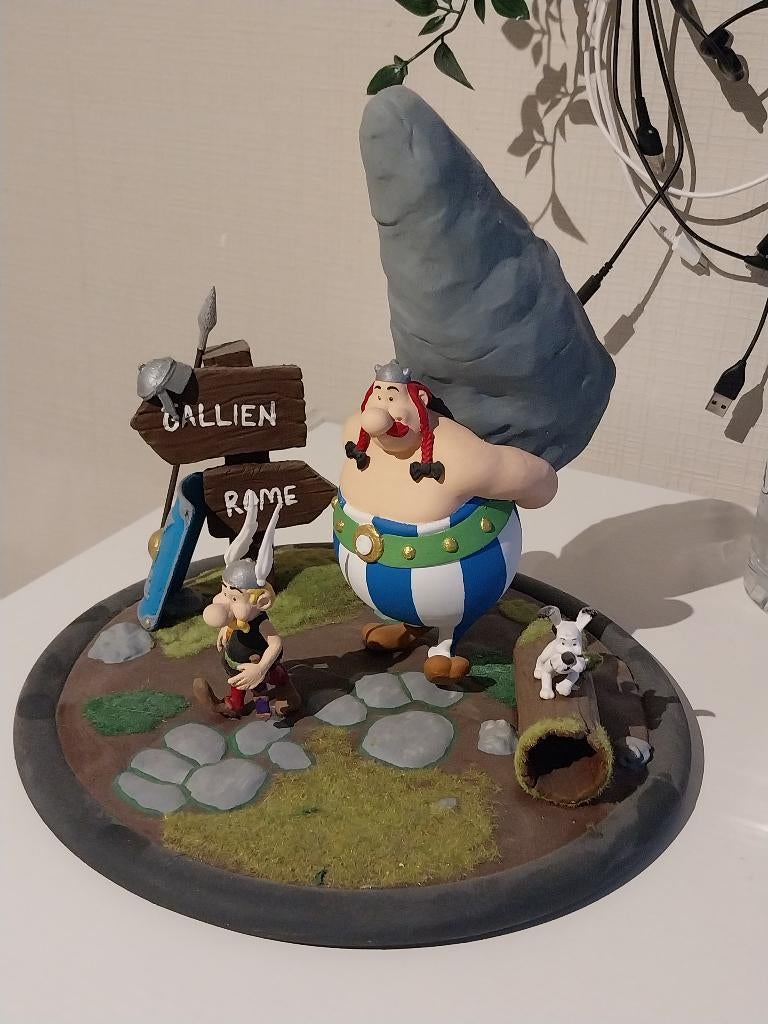beeldje asterix en obelix en Idefix, Ophalen of Verzenden, Asterix en Obelix, Zo goed als nieuw, Beeldje of Figuurtje