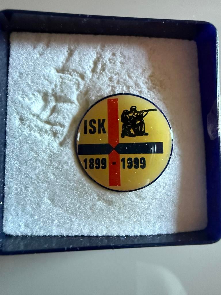 ISK Jubileum Speldje 1899-1999 Schutter, Ophalen of Verzenden, Zo goed als nieuw, Overige onderwerpen, Speldje of Pin