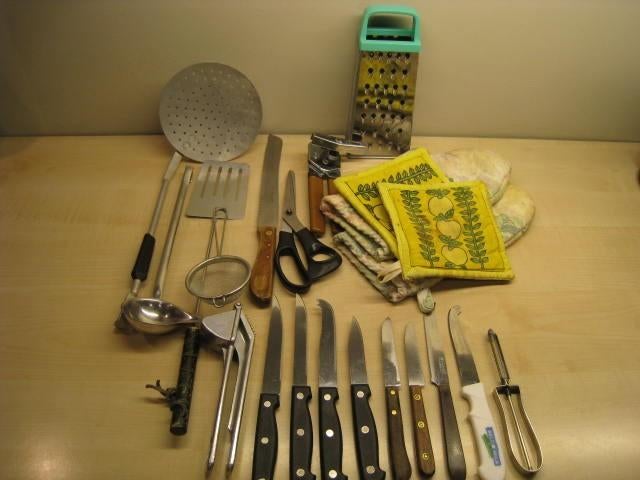 Set keukenspullen : 22 stuks, messen, lookpers, blikopener.., Huis en Inrichting, Keuken | Bestek, Ophalen of Verzenden, Rvs of Chroom