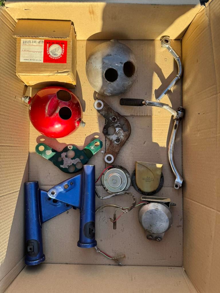 Delen honda ss50 M Frans, Fietsen en Brommers, Ophalen of Verzenden