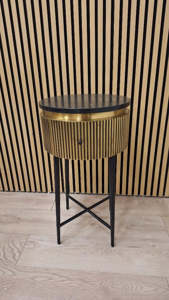 bijzettafel rond lade model Ironville *Richmond Interiors*, Huis en Inrichting, Tafels | Bijzettafels, Nieuw, Rond, 60 cm of meer