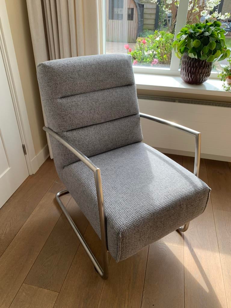 Mooie lichtgrijze fauteuil, Ophalen, Zo goed als nieuw, 50 tot 75 cm