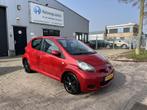 Toyota Aygo 1.0-12V Aspir. Red| 5DRS| AIRCO| APK:02-11-2026!, Zwart, 4 stoelen, 68 pk, Origineel Nederlands