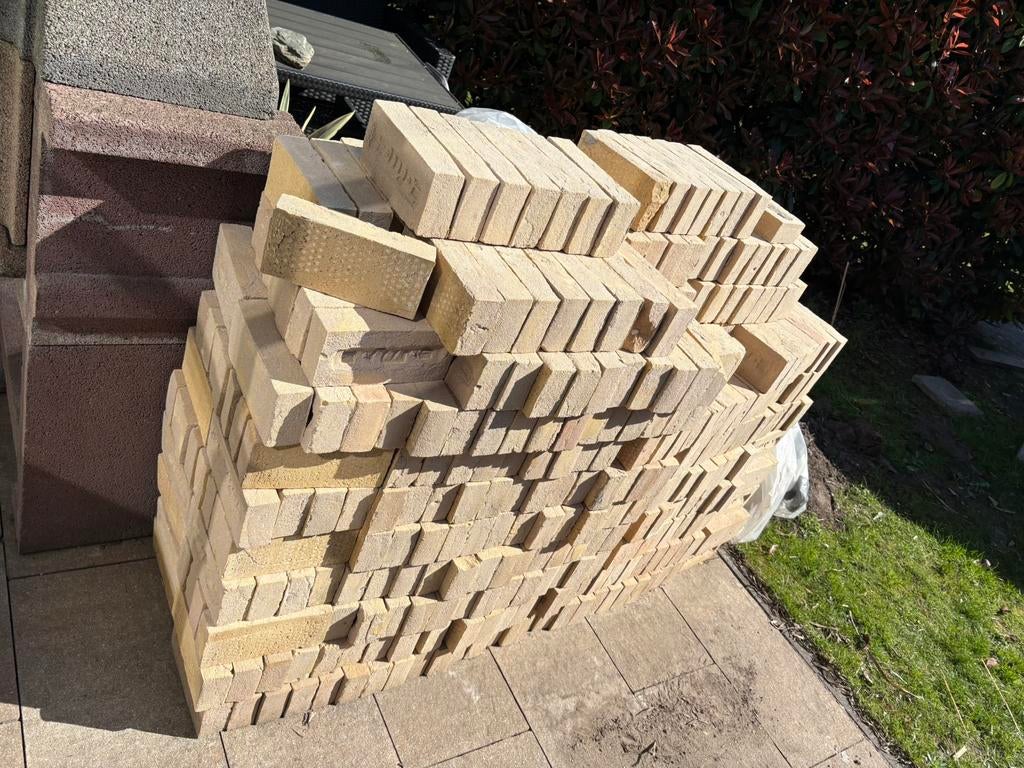 Bakstenen 700 stuks, Doe-het-zelf en Verbouw, Metselstenen, Ophalen, Zo goed als nieuw, Bakstenen