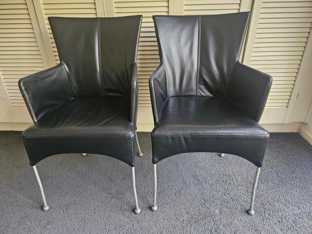 2 zwarte leren stoelen, Ophalen