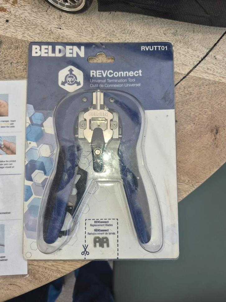 Belden REVConnect UTP tang met handleiding en connectors, Computers en Software, Pc- en Netwerkkabels, Ophalen of Verzenden
