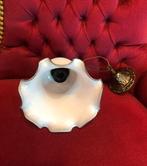 Antiek brocante hanglamp koper met witte glas / melkglas, Ophalen of Verzenden, Gebruikt, Glas, Minder dan 50 cm