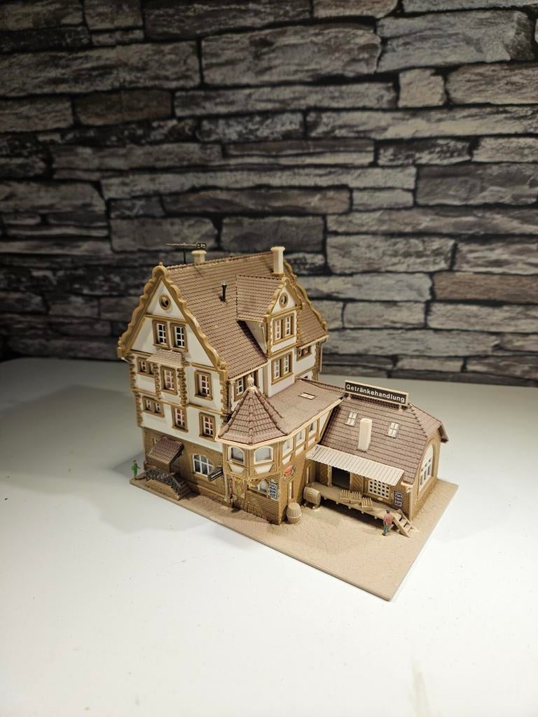 Vakwerkhuis Drankenhandel N spoor modeltrein 1:160, Overige merken, Gebruikt, Gelijkstroom of Wisselstroom, Brug, Tunnel of Gebouw