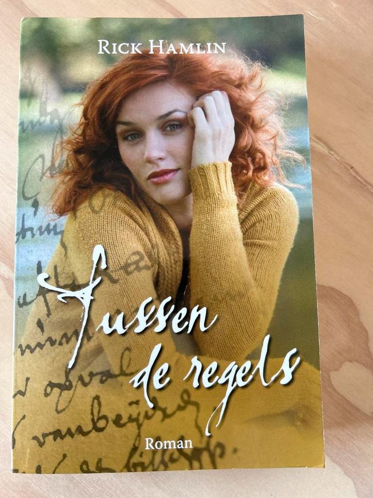 Tussen de Regels - Rick Hamlin, Boeken, Romans, Zo goed als nieuw, Nederland, Ophalen of Verzenden