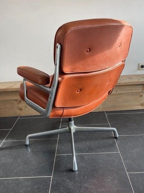 2 Herman Miller Eames Lobby Chairs , cognac leder, Gebruikt, Design, 75 tot 100 cm, Ophalen of Verzenden