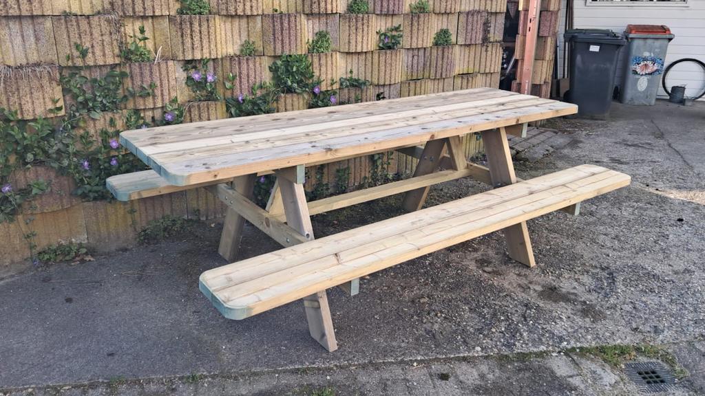 Picknick Tafel  2,50 m1 breed, Ophalen, Zo goed als nieuw, Rechthoekig, Hout