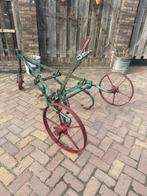 Antieke paarden werktuig cultivator, decoratie tuin, Ophalen