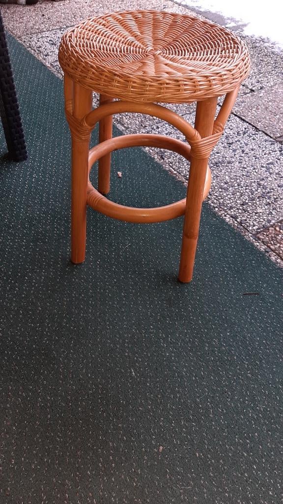 Riet krukje ook als bijzettafeltje tegebruiken, Huis en Inrichting, Ophalen, Hout