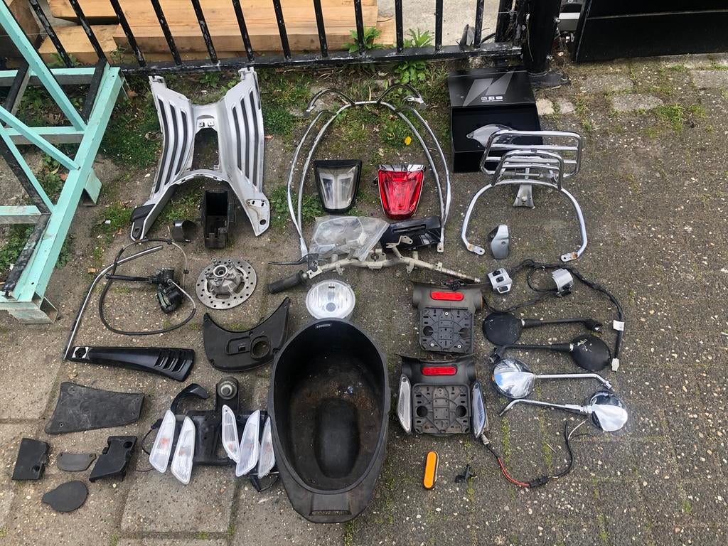 Vespa Sprint / Primavera onderdelen - Diverse gebruikte dele, Ophalen of Verzenden, Gebruikt, Overige typen, Vespa