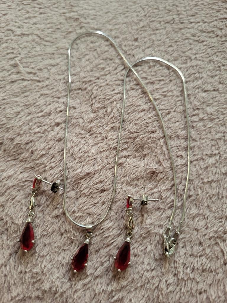 Zilveren sieradenset met rode stenen, Ophalen, Zilver, Zilver, Met hanger
