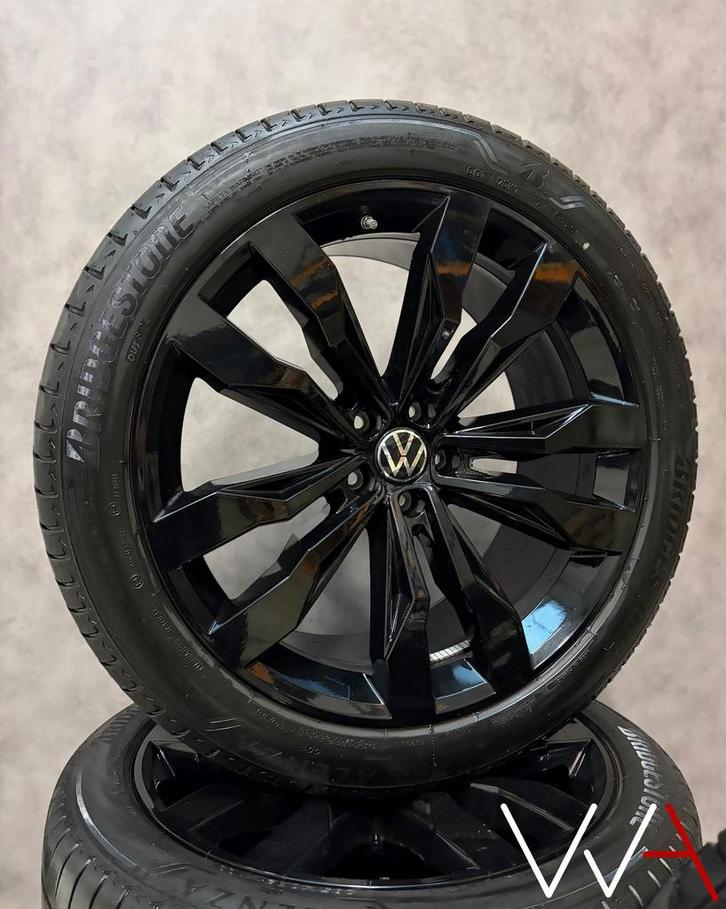 21'' Volkswagen Touareg CR7 Suzuka velgen BTW set origineel, Auto-onderdelen, Banden en Velgen, Banden en Velgen, Zomerbanden