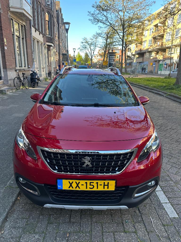 Peugeot 2008 1.2 Puretech AUTOMAAT 2019 Rood, LAGE KM-STAND!, Auto's, 15 km/l, 1250 kg, 1199 cc, 1165 kg