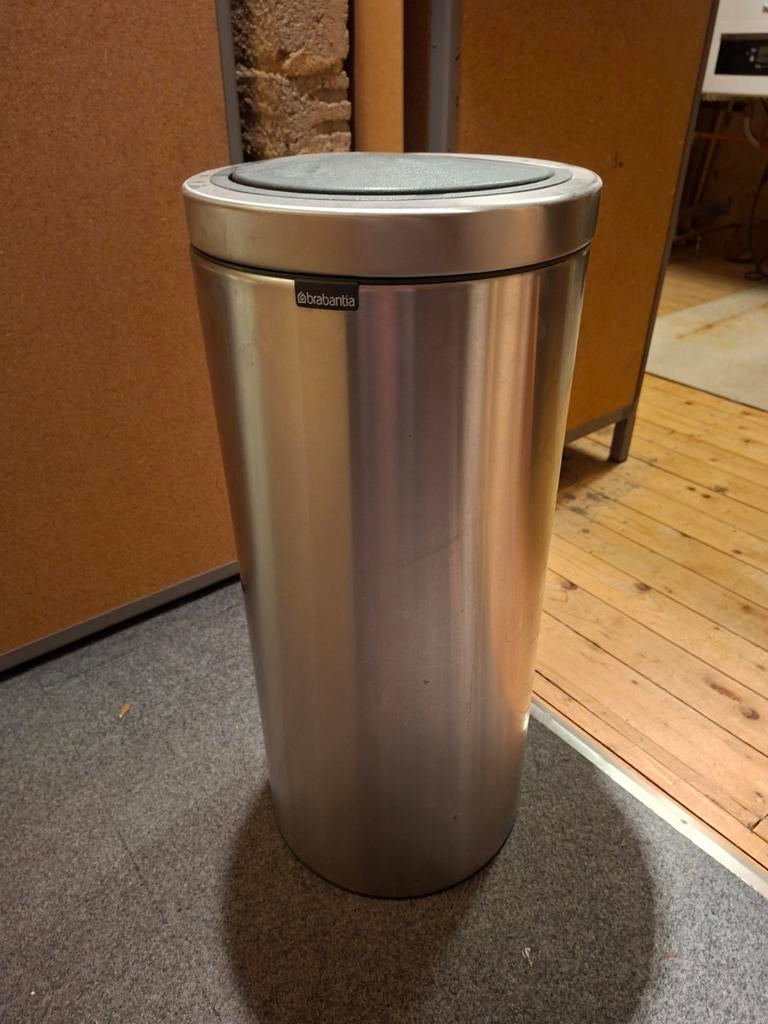 Brabantia 23-30 liter RVS prullenbak, Ophalen, Zo goed als nieuw, Rvs, 50 tot 75 cm