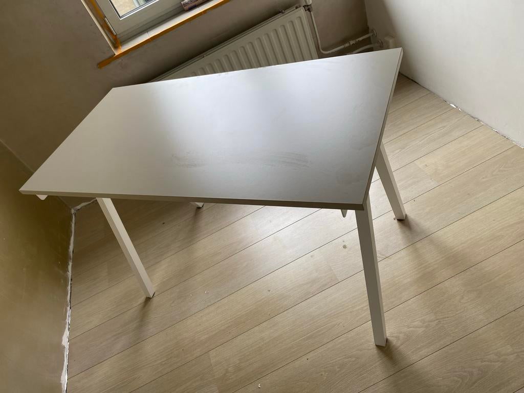 IKEA Trotten bureautafel - Zo goed als nieuw, Spaanplaat of MDF, Ophalen of Verzenden, Zo goed als nieuw, IKEA