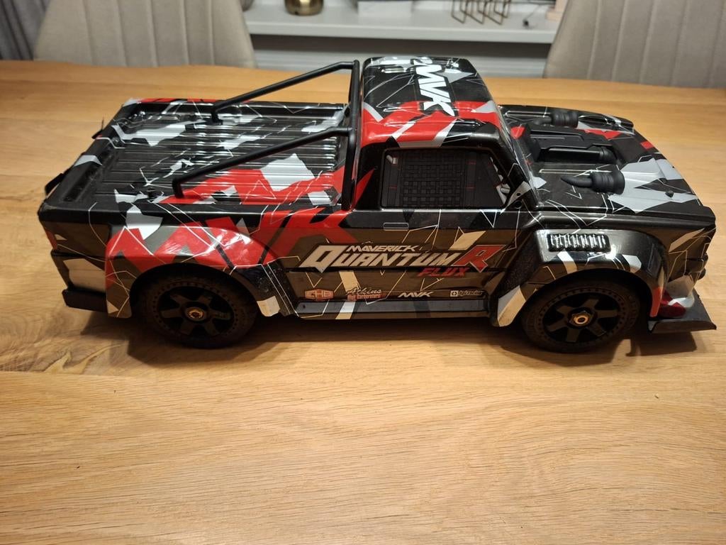 Maverick Quantum R Flux RC-auto met upgrades te koop/ruil, Ophalen of Verzenden, Groter dan 1:32, Auto, Overige merken