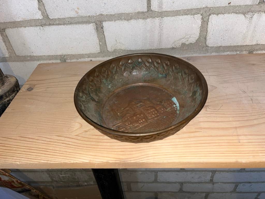 Antieke koperen schaal met reliëf, decoratief, Ophalen