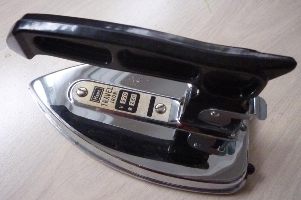 347 HAPE TRAVEL OPVOUWBAAR STRIJKIJZER V220 W250, Ophalen of Verzenden, Nieuw