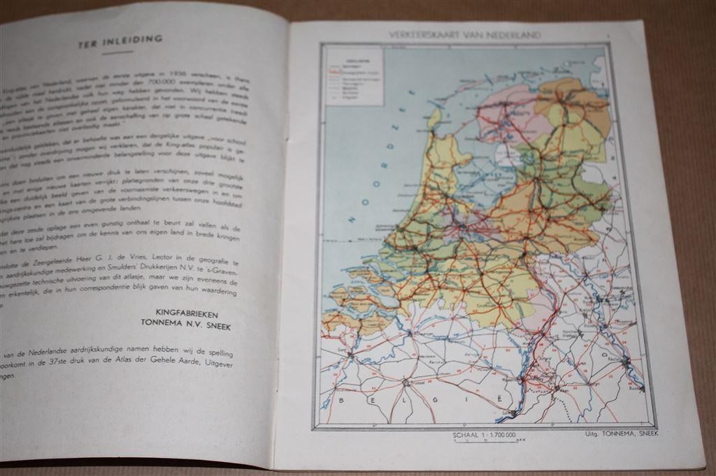 King atlas Nederland. Voor school en toerisme., Boeken, Atlassen en Landkaarten, Gelezen, Ophalen of Verzenden, Landkaart, 1800 tot 2000