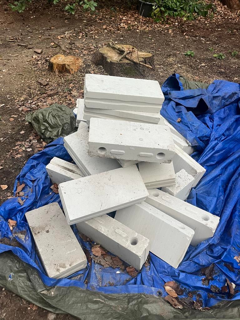 Witte betonstenen met gaten, Ophalen, Gebruikt, Beton