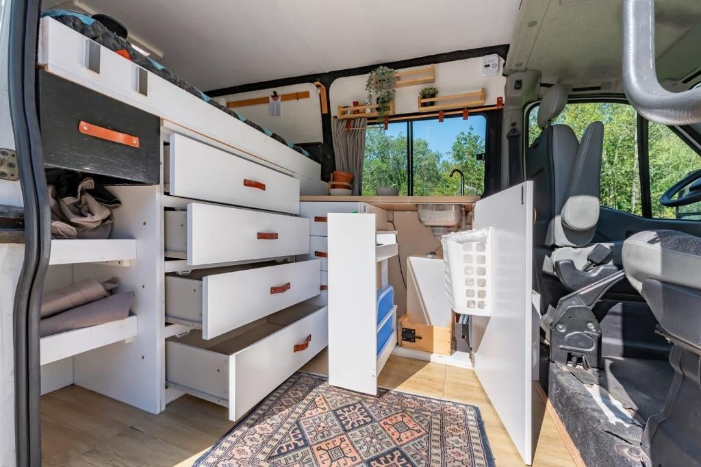 Complete Buscamper (5.5m) | Zonnepaneel | Cruisecontrol, Overige merken, Chemisch toilet, Tot en met 2, Koelkast