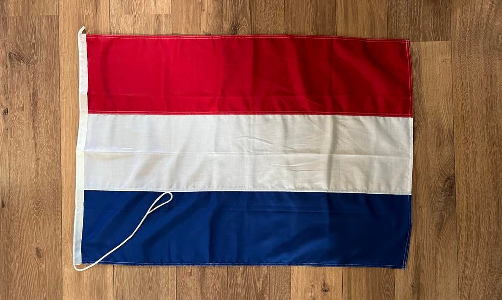 Nederlandse vlaggen - 100x70 cm - katoen-touwtje beschadigd, Diversen, Vlaggen en Wimpels, Ophalen of Verzenden, Zo goed als nieuw