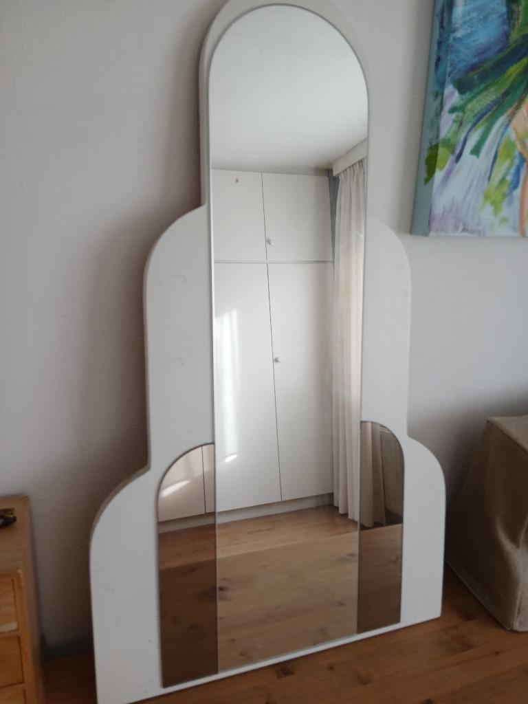 Spiegel speciale vormgeving 82 cm hoog in nieuw staat, Ophalen of Verzenden, Zo goed als nieuw, Overige vormen, Minder dan 100 cm