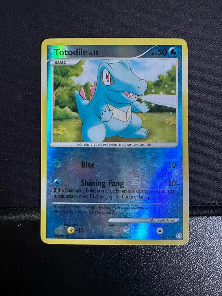 Totodile Reverse Holo (106/123) - Chilling Reign - Near Mint, Ophalen of Verzenden, Zo goed als nieuw