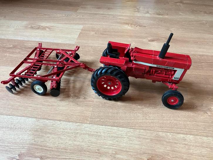 Ertl International Harvester 966 IHC Tractor met werktuig, Kinderen en Baby's, Speelgoed | Speelgoedvoertuigen, Gebruikt, Ophalen of Verzenden