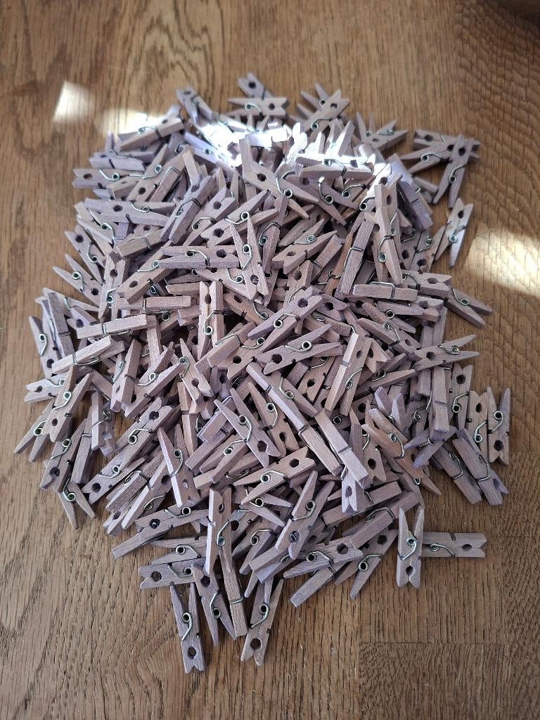 Circa 300 mini wasknijpers hout lila 2,5 cm, Anneonline, Steenbergen, Shop@wesell4u.nl, Nieuw