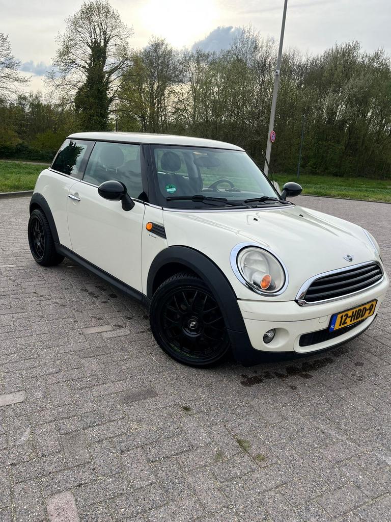 Mini (r56) 1.4 95pk 2008 Wit, Voorwielaandrijving, 4 stoelen, Origineel Nederlands, 19 km/l