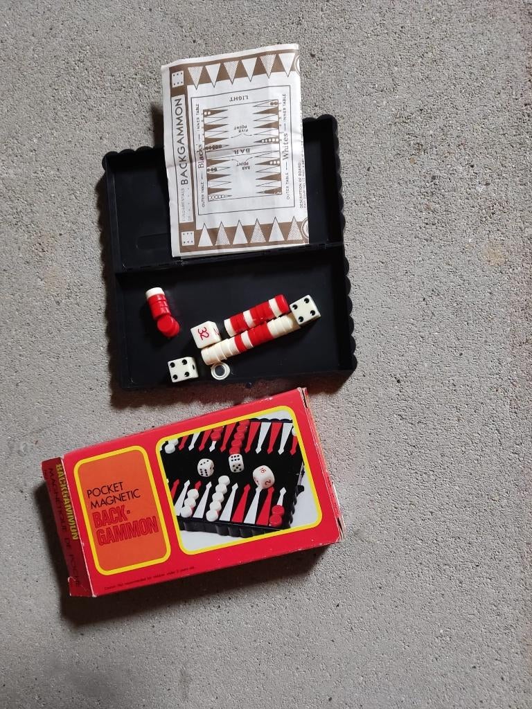 Pocket magnetic back gammon, Hobby en Vrije tijd, Gezelschapsspellen | Bordspellen, Ophalen of Verzenden, Zo goed als nieuw