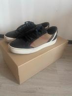 Gedragen Burberry sneakers - Zwart met iconisch patroon, Kleding | Dames, Schoenen, Ophalen of Verzenden, Gedragen, Zwart, Sneakers of Gympen