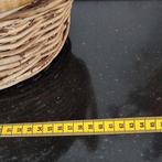 Grote, handgevlochten mand van rotan / wilgentenen, Huis en Inrichting, Woonaccessoires | Schalen en Manden, Ophalen of Verzenden