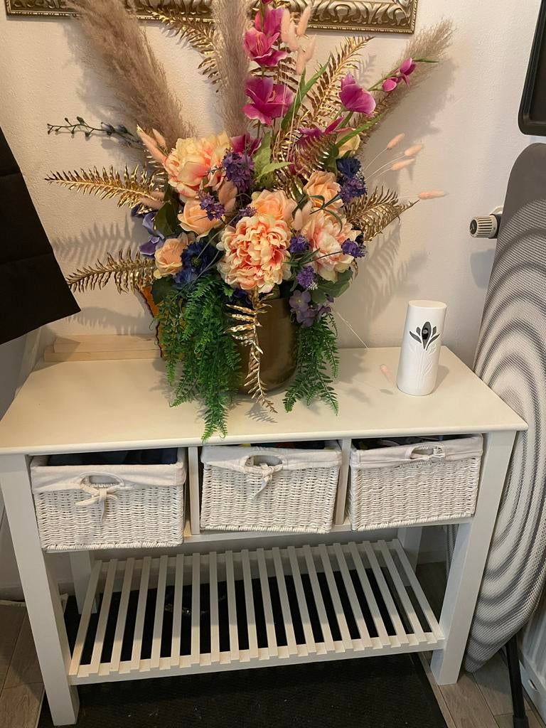 Sidetable met mandjes, Huis en Inrichting, Tafels | Sidetables, Ophalen, Gebruikt, 50 tot 100 cm, Overige houtsoorten