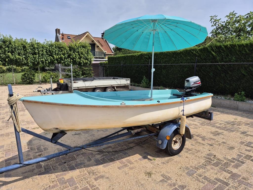 Visbootje (polyester) 3.60m incl nette motor en trailer, Watersport en Boten, Gebruikt, Tot 10 pk, Ophalen of Verzenden, 3 tot 6 meter
