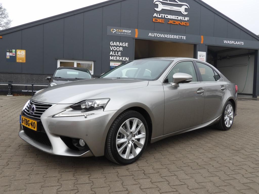 Lexus IS 300h Edition (bj 2014, automaat), Auto's, Lexus, Automaat, Euro 5, Gebruikt, 181 pk