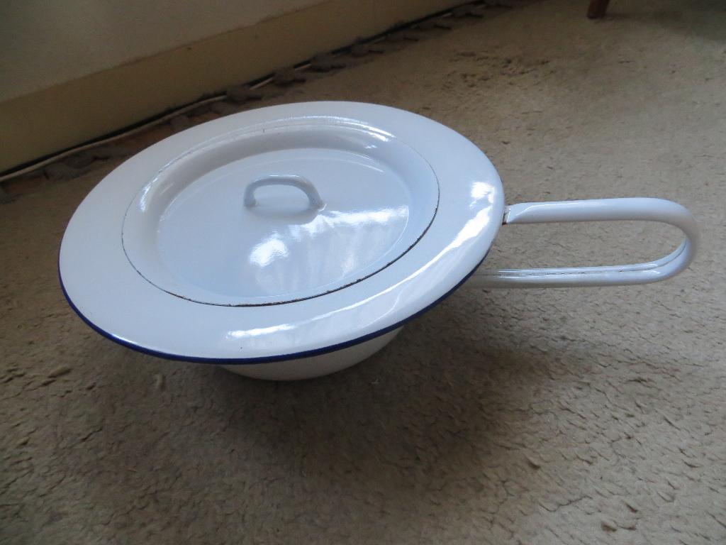 Mooie wit emaille ondersteek bedpan po jaren 50, Ophalen of Verzenden