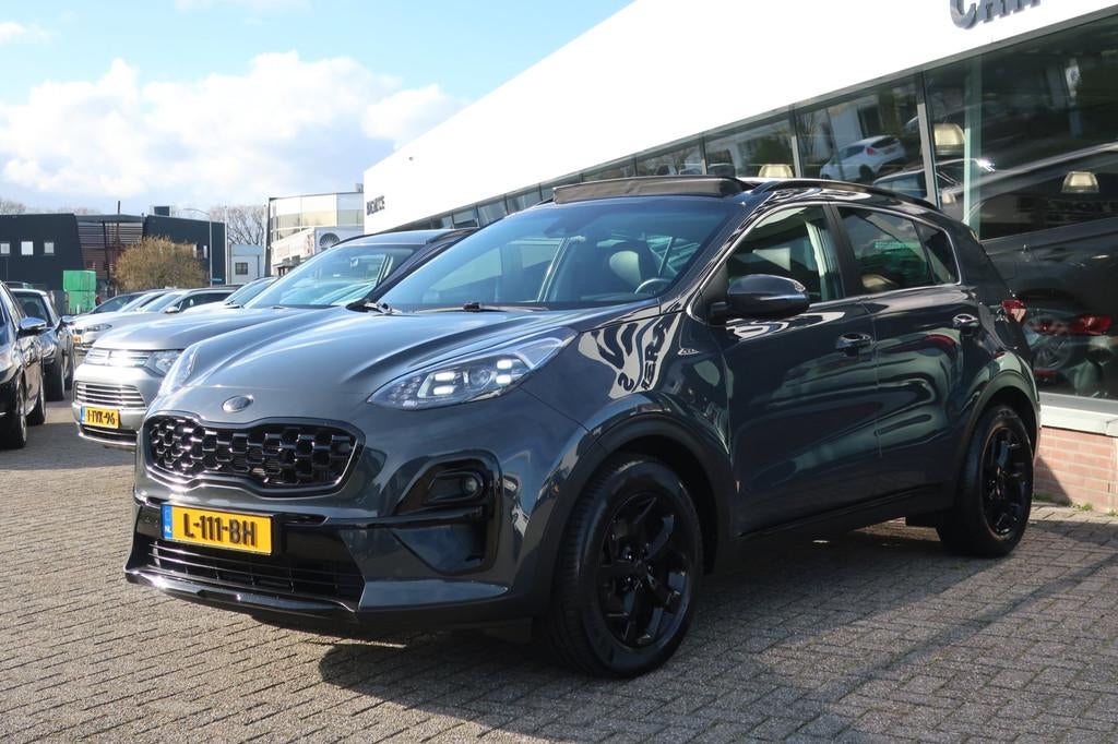 Kia Sportage 1.6 T-GDI Black Edition 1e EIG_LED_PANO_CAM_KEY, Auto's, Gebruikt, 4 cilinders, Bedrijf, 1600 kg