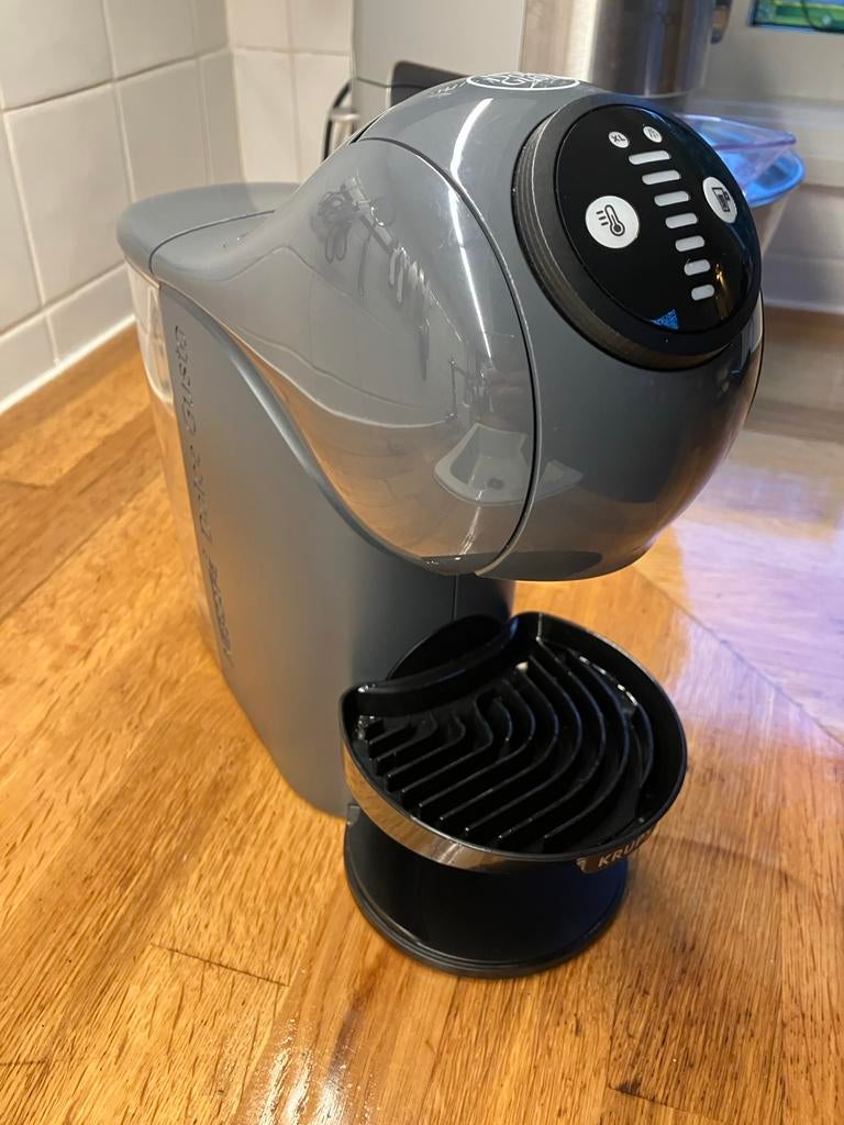 Krups Nescafé Dolce Gusto Genio S Basic, Koffiemachine, Ophalen of Verzenden, Zo goed als nieuw, Koffiepads en cups