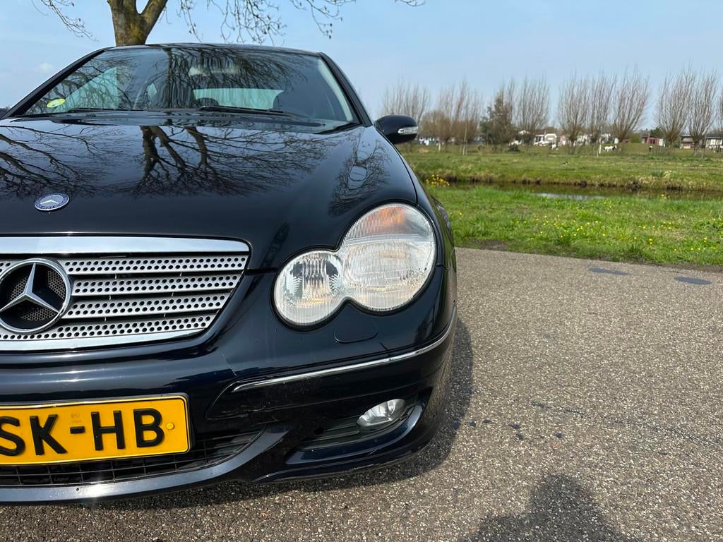 Mercedes-Benz C-klasse Sportcoupé 180 K.|nw apk|rijdt super, Gebruikt, Zwart, 4 stoelen, 1796 cc