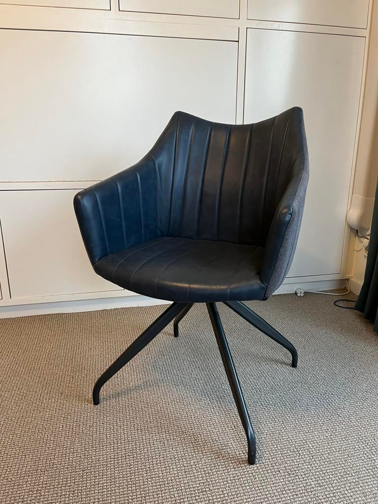 Blauw grijze draaibare eetkamer-/ bureaustoel Feel Furniture, Ophalen, Overige materialen, Zo goed als nieuw, Eén