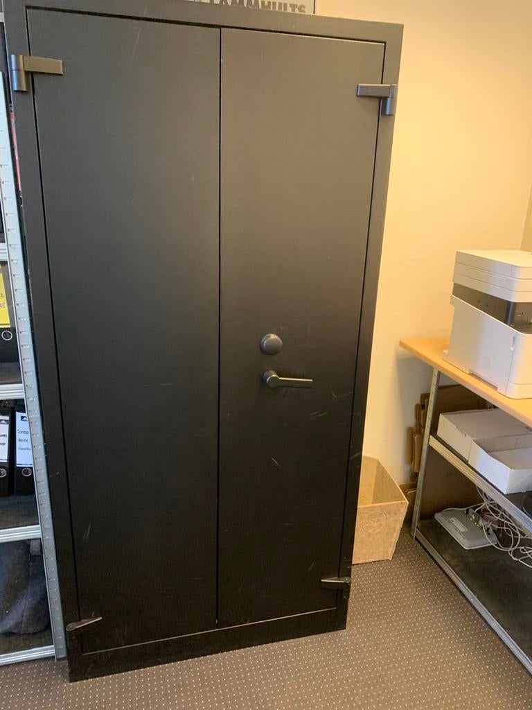 Inbraakwerende/ brandwerende archiefkast, Huis en Inrichting, Kasten | Roldeurkasten en Archiefkasten, Ophalen of Verzenden, Zo goed als nieuw